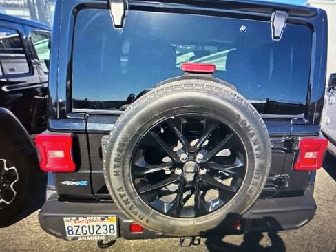 Used 2021 Jeep Wrangler Unlimited Sahara w/ Cold Weather Group image 15