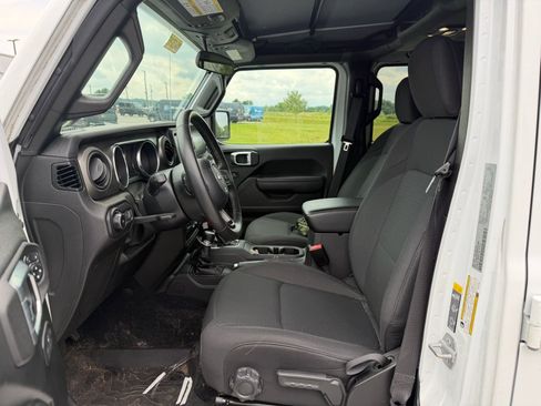 Used 2022 Jeep Wrangler Unlimited Sport AWD/4WD image 7