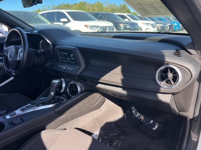 Used 2018 Chevrolet Camaro LT RWD image 13