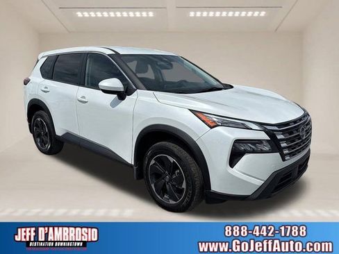 Used 2025 Nissan Rogue SV image 1