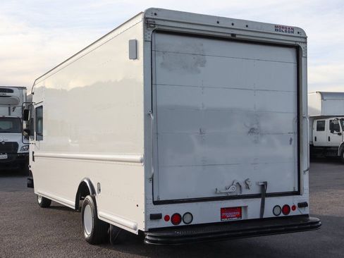 Used 2017 Ford E-350 and Econoline 350 Super Duty image 6