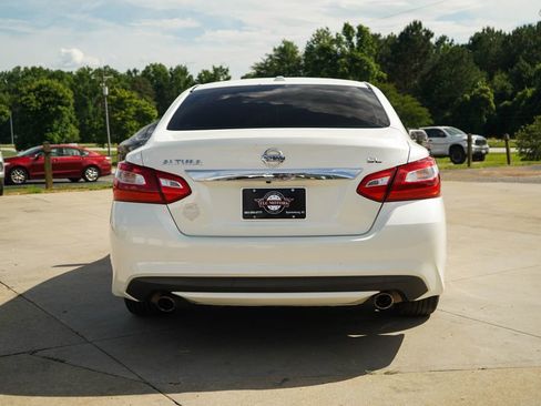 Used 2017 Nissan Altima 2.5 SL w/ Moonroof Package FWD image 20
