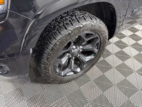 Used 2020 RAM 1500 Limited w/ Black Appearance Package AWD/4WD image 9