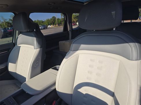 New 2026 Kia EV9 Wind image 24