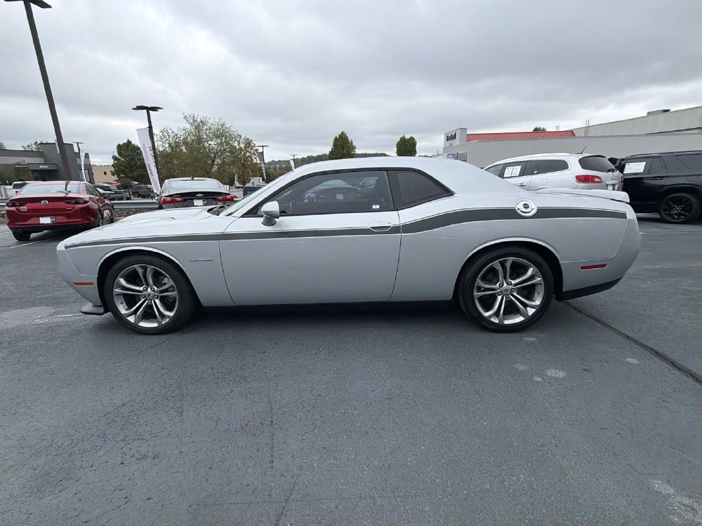 Used 2022 Dodge Challenger R/T RWD image 6
