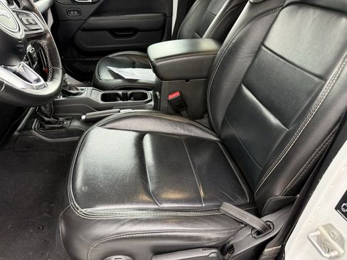 Used 2021 Jeep Wrangler Unlimited Sahara image 8