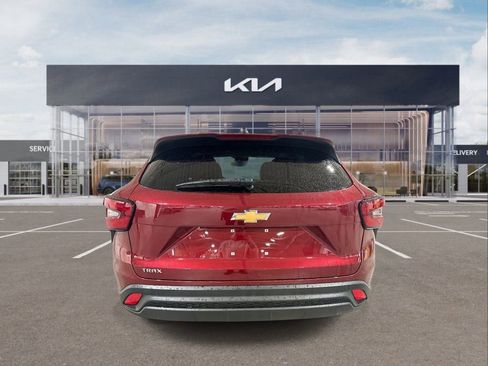 Used 2024 Chevrolet Trax LS image 7
