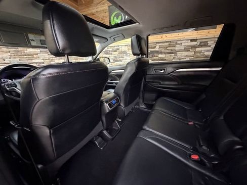 Used 2017 Toyota Highlander XLE AWD/4WD image 29