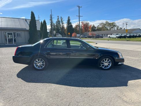Used 2009 Cadillac DTS w/ Platinum Edition image 6
