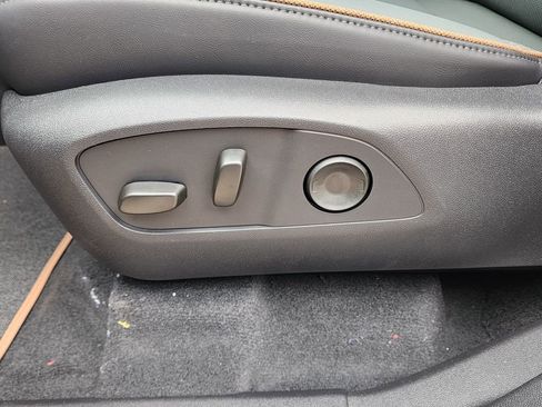 New 2026 GMC Acadia AT4 w/ Luxury Package AWD/4WD image 18