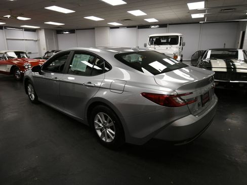 Certified 2025 Toyota Camry LE image 5