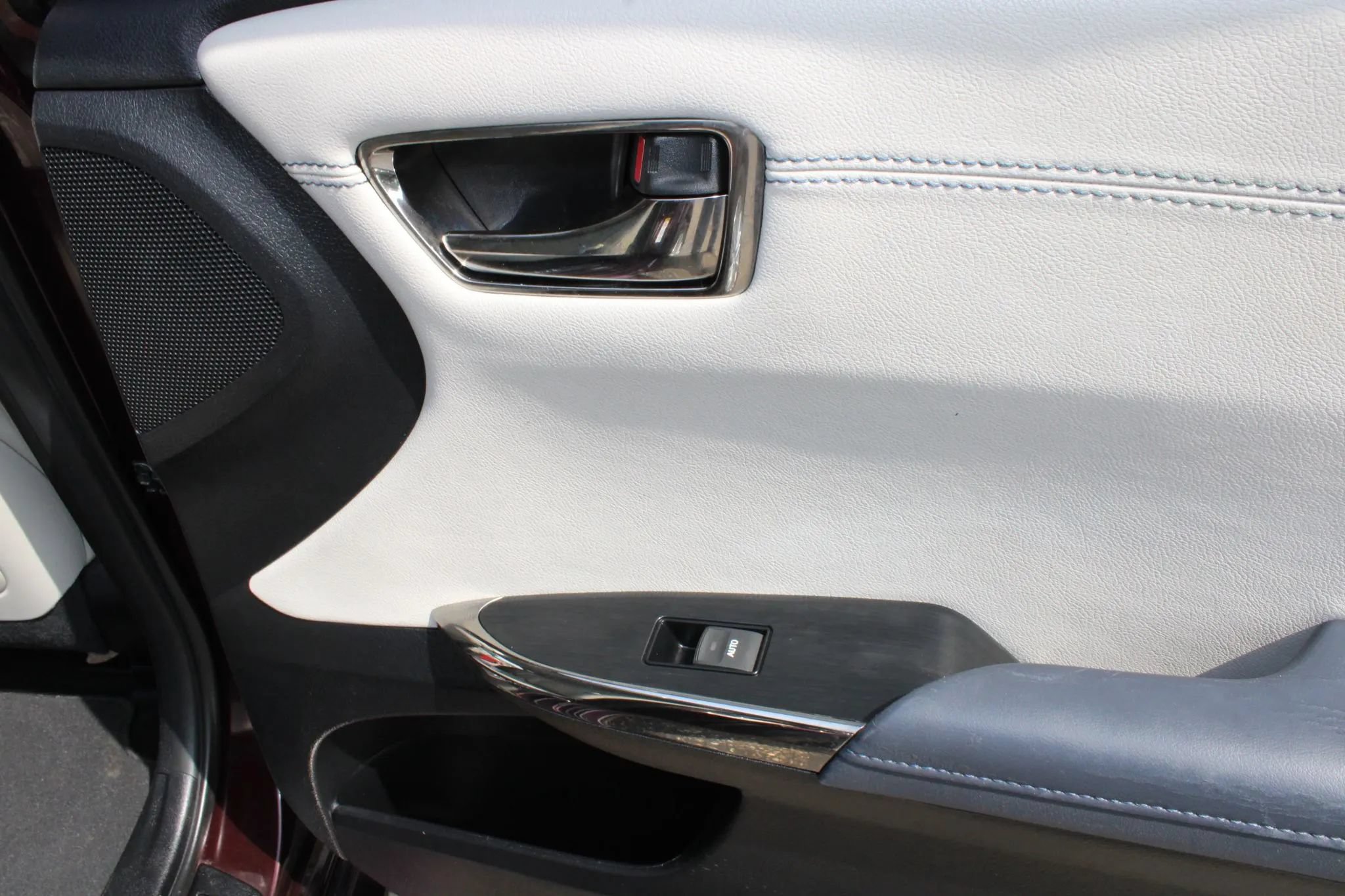 Used 2013 Toyota Avalon Limited FWD image 12
