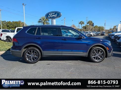 Used 2022 Volkswagen Tiguan SE w/ Panoramic Sunroof Package image 3