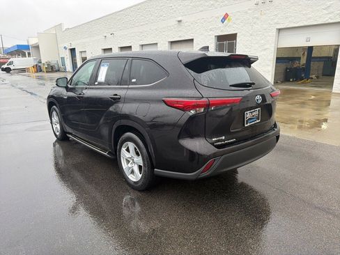 Used 2021 Toyota Highlander LE image 9