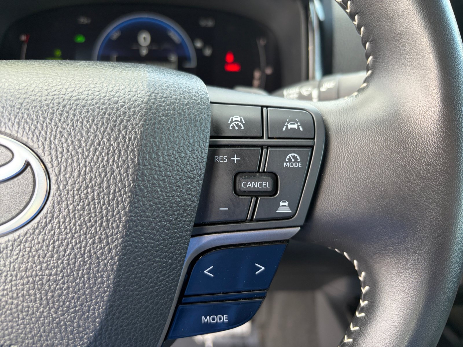 Used 2025 Toyota Camry SE FWD image 15