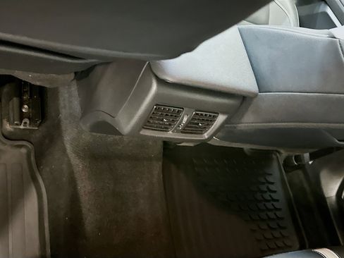 Used 2025 Toyota Camry SE w/ Convenience Package FWD image 28