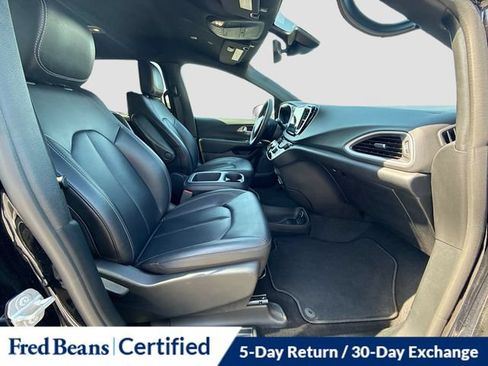 Used 2025 Chrysler Pacifica Select FWD image 30