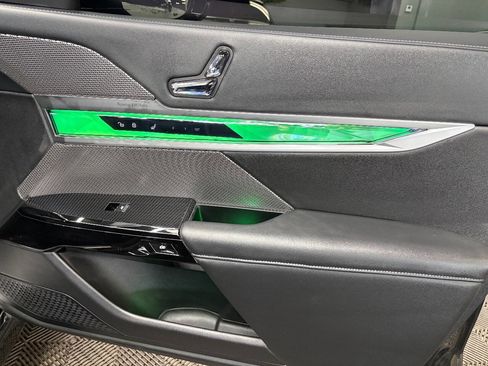 Used 2025 BMW 740i w/ Premium Package image 78