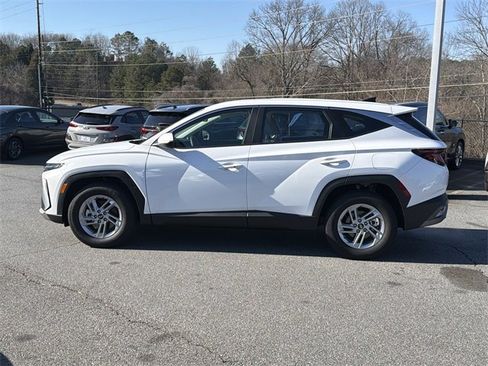 Certified 2025 Hyundai Tucson SE image 4