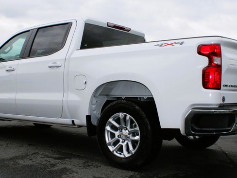 Used 2025 Chevrolet Silverado 1500 LT AWD/4WD image 12