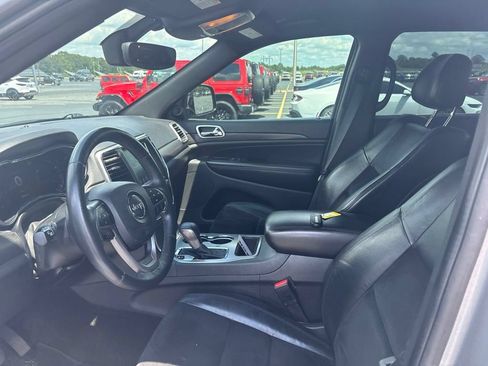 Used 2018 Jeep Grand Cherokee Altitude AWD/4WD image 14