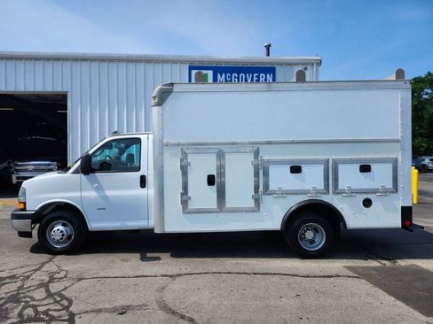 Used 2022 Chevrolet Express 3500 w/ Power Convenience Package RWD image 2