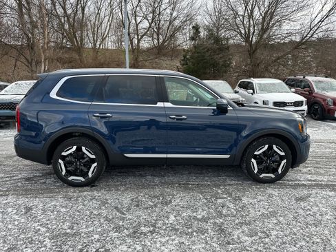 Used 2023 Kia Telluride S image 4