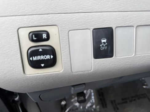 Used 2012 Toyota Sienna LE FWD image 25