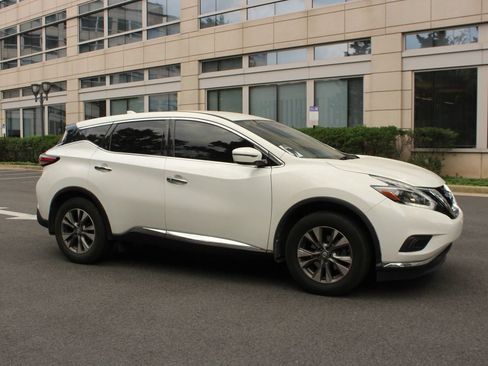 Used 2018 Nissan Murano S w/ Cargo Package FWD image 2