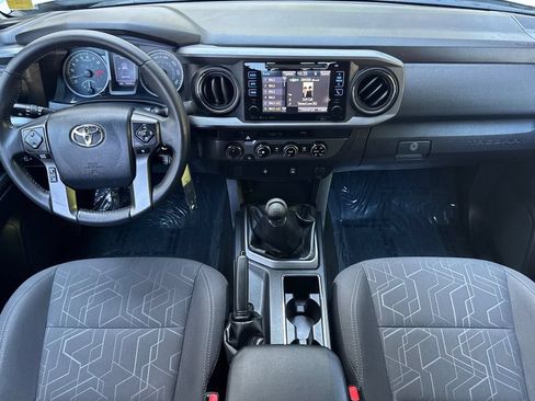 Certified 2017 Toyota Tacoma TRD Off-Road AWD/4WD image 12