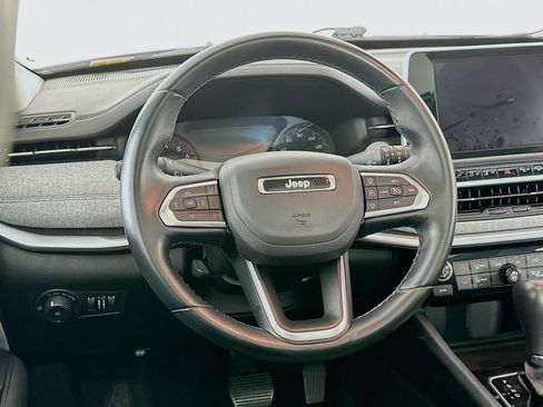 Used 2022 Jeep Compass Latitude w/ Sun and Sound Group FWD image 18