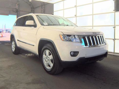 Used 2012 Jeep Grand Cherokee Laredo w/ Laredo E Group image 4