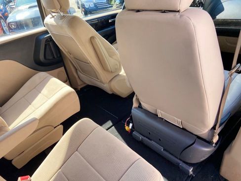 Used 2013 Dodge Grand Caravan American Value Package FWD image 19