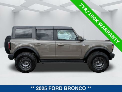 Certified 2025 Ford Bronco Outer Banks w/ Sasquatch Package image 3