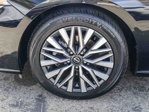 Used 2024 Nissan Altima 2.5 SV FWD image 9