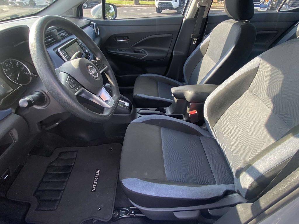 Used 2025 Nissan Versa SV FWD image 15