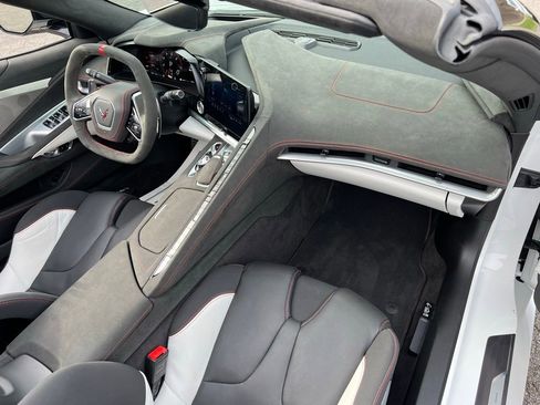 Used 2023 Chevrolet Corvette Stingray Premium Conv w/ Z51 Performance Package image 8