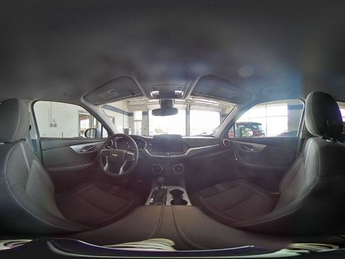 Used 2025 Chevrolet Blazer LT FWD image 43