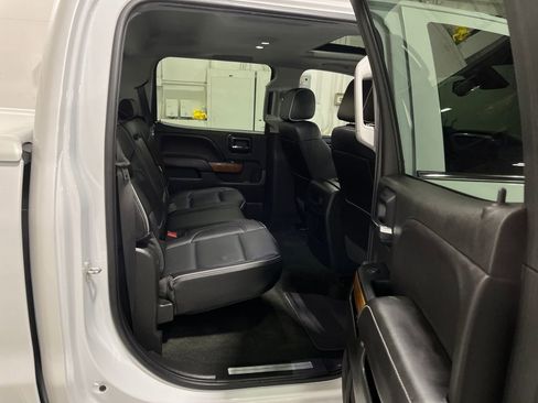 Used 2018 Chevrolet Silverado 1500 High Country image 31