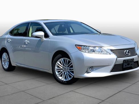 Used 2014 Lexus ES 350 w/ Luxury Package FWD image 2
