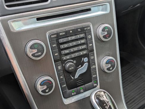 Used 2016 Volvo XC60 T5 Premier image 38