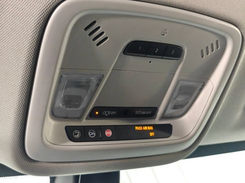 Used 2018 Chevrolet Traverse LT FWD image 12
