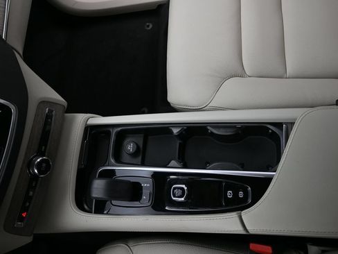 Used 2024 Volvo XC90 B6 Plus w/ Protection Package Premier AWD/4WD image 19