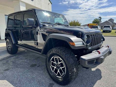 Used 2025 Jeep Wrangler Unlimited Rubicon w/ Convenience Group AWD/4WD image 38