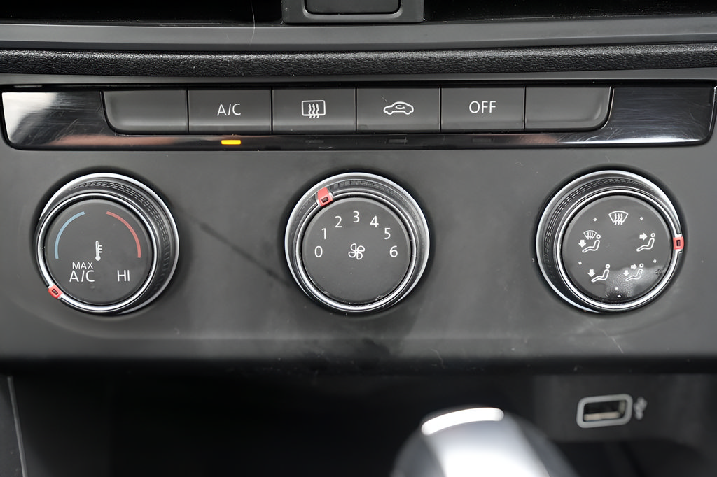 Used 2019 Volkswagen Jetta S w/ Driver Assistance Package FWD image 33
