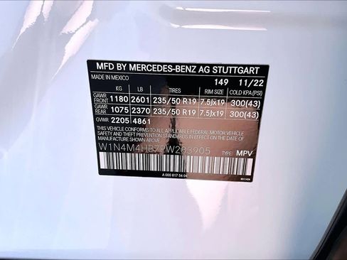 Used 2023 Mercedes-Benz GLB 250 4MATIC image 36