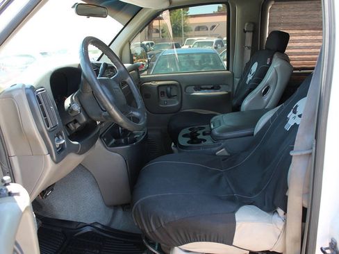 Used 2000 GMC Savana 1500 w/ Marketing Option Pkg 1SE RWD image 18