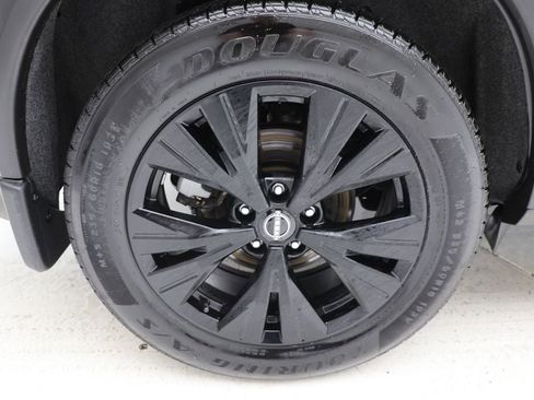 Used 2023 Nissan Rogue SV w/ SV Premium B Package image 9