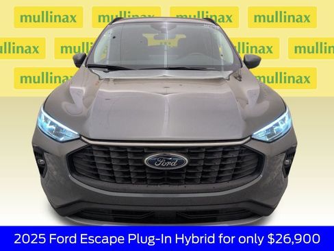 Used 2025 Ford Escape SE image 13