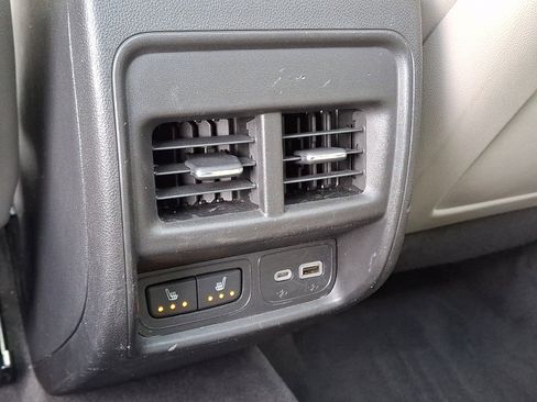 Used 2020 Cadillac XT4 Luxury w/ Cold Weather Package image 11